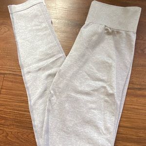 Size medium gym shark leggings. Lavender